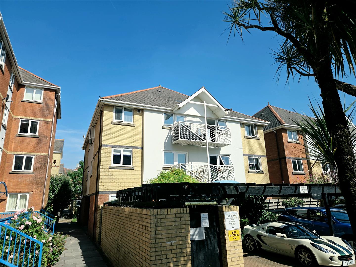 Highmoor, Marina, Swansea, SA1 1YE
